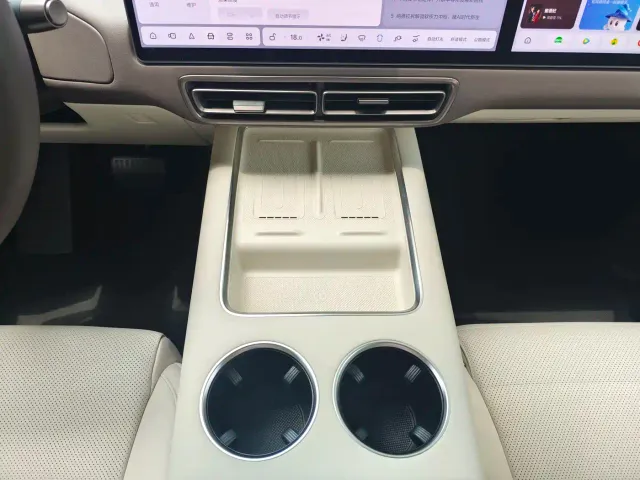 Li Auto MEGA — Фото автомобиля 18