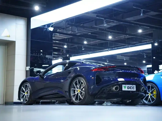 Lotus Emira — Фото автомобиля 18