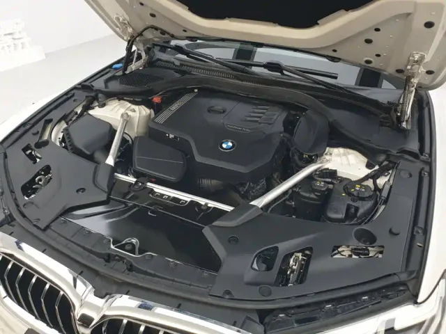 BMW 5 Series — Фото автомобиля 24