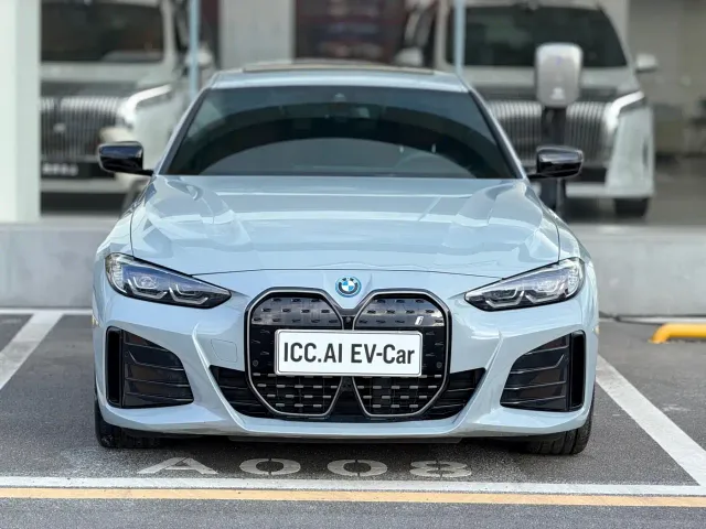 BMW i4 — Фото автомобиля 2