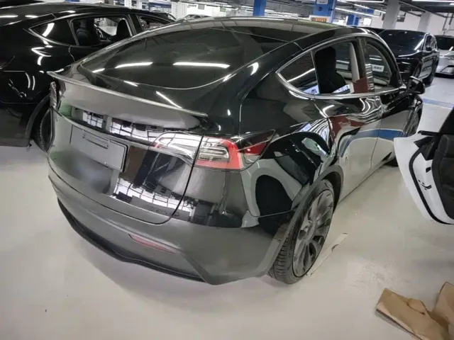 Tesla Model Y — Фото автомобиля 6