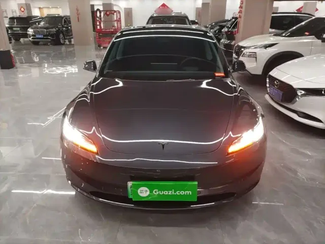 Tesla Model 3 — Фото автомобиля 2