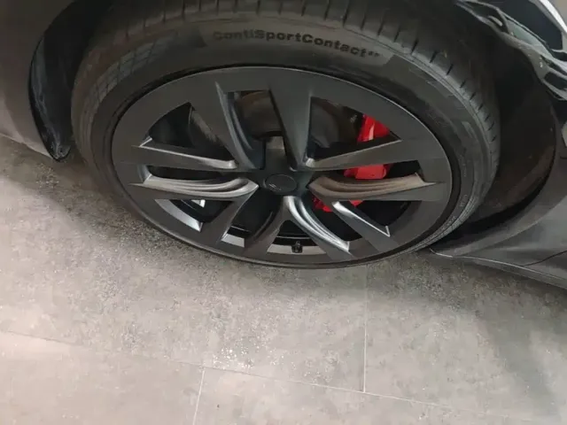 Tesla Model S 2023 Tri-motor AWD Plaid — Фото автомобиля 24