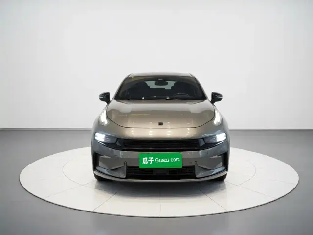Lynk & Co 03 — Фото автомобиля 2