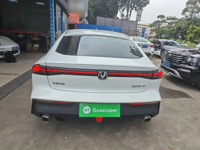 Changan Changan UNI-V 2023 1.5T Luxury Edition — Фото автомобиля 5