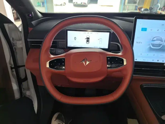 Dongfeng Yipai eπ008 2024 210Max Range Extender 6-Seater — Фото автомобиля 10