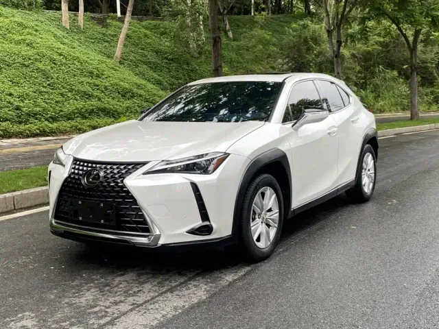 Фотография автомобиля — Lexus UX
