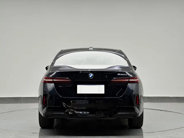BMW 5 Series — Фото автомобиля 7