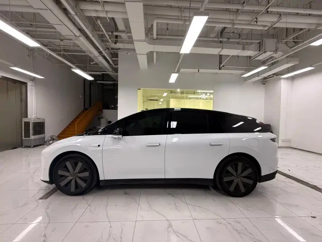 Li Auto i6 — Фото автомобиля 3