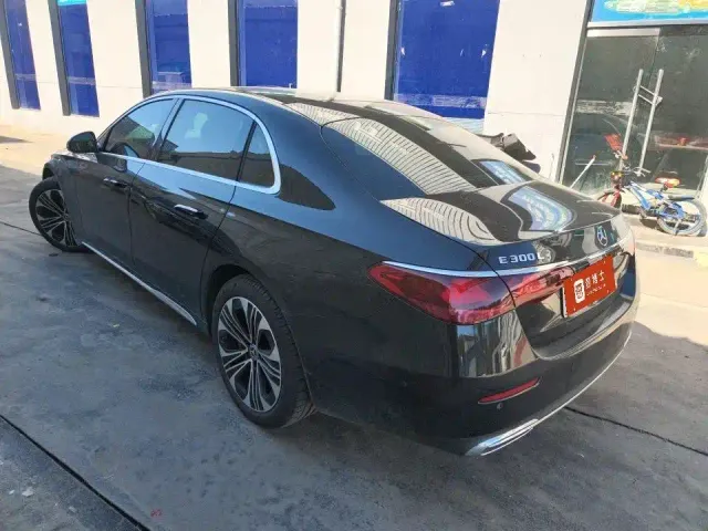 Mercedes-Benz E-Class — Фото автомобиля 3