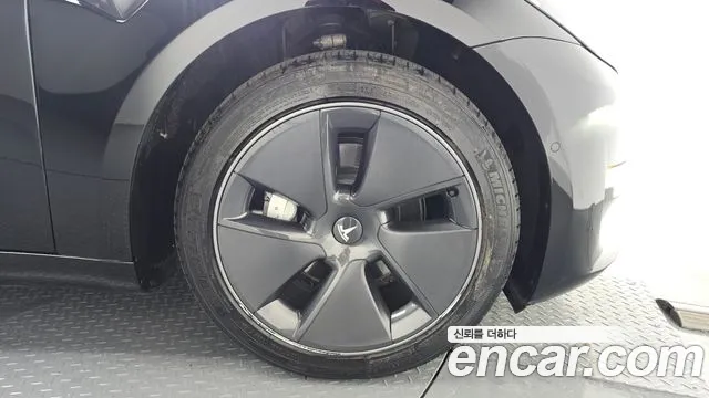 Tesla Model 3 — Фото автомобиля 21