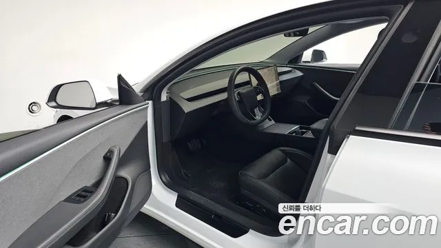 Tesla Model 3 — Фото автомобиля 4