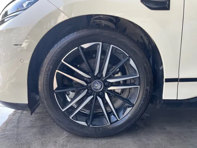 BYD Qin L — Фото автомобиля 7