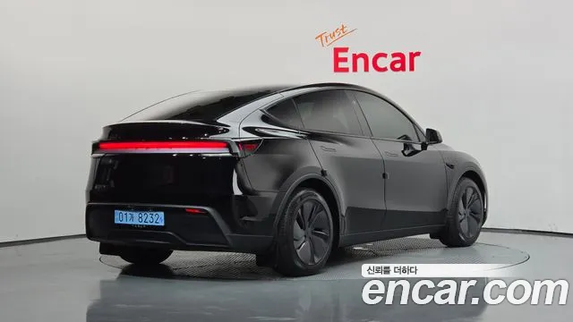 Фотография автомобиля — Tesla Model Y