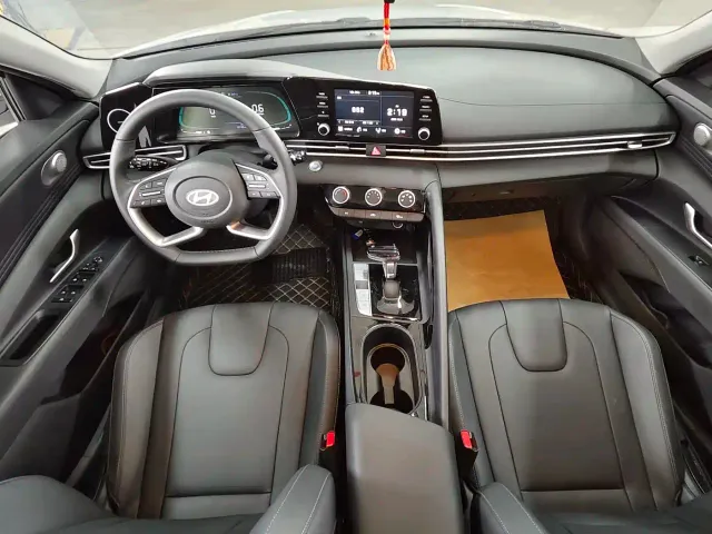 Hyundai Elantra — Фото автомобиля 13