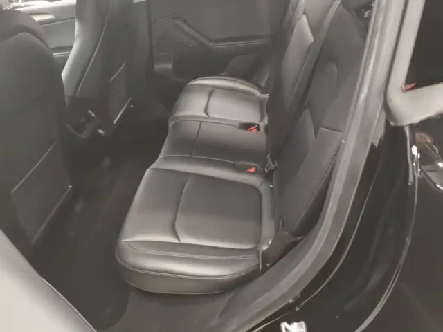 Tesla Model Y — Фото автомобиля 16