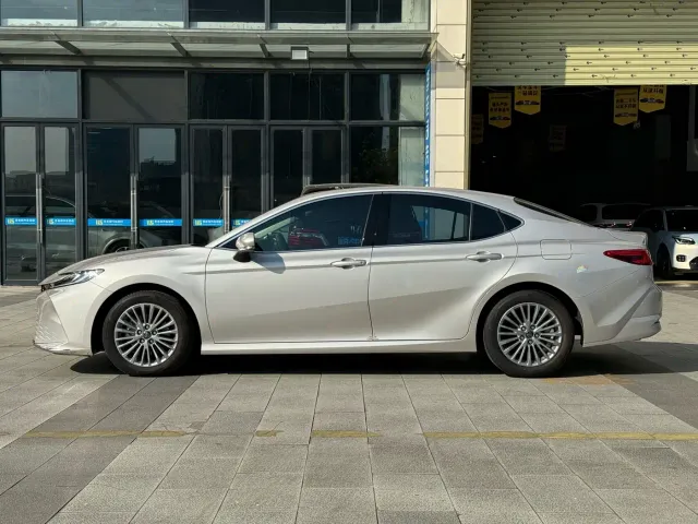 Toyota Camry — Фото автомобиля 3