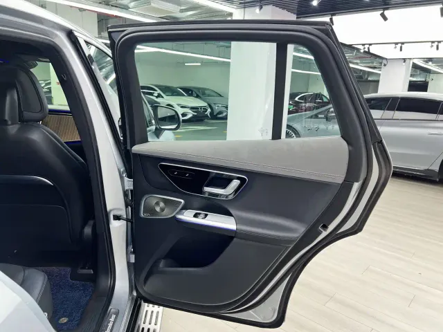 Mercedes-Benz EQE SUV — Фото автомобиля 13