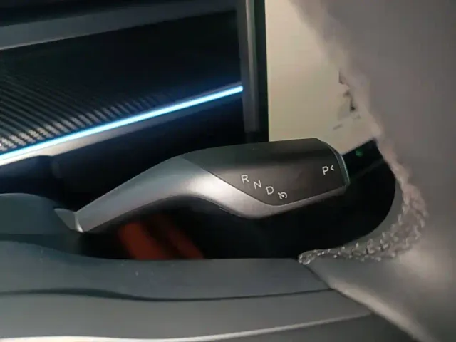 Tesla Model Y — Фото автомобиля 13