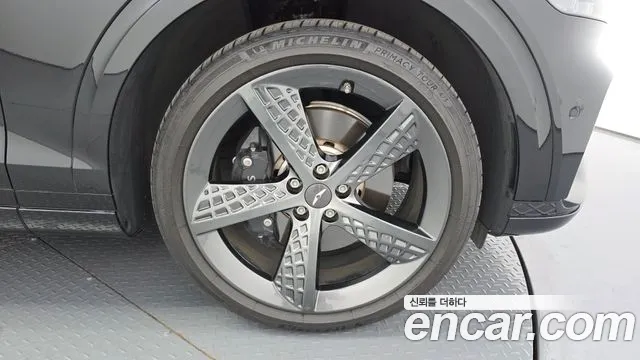 Genesis GV70 — Фото автомобиля 4