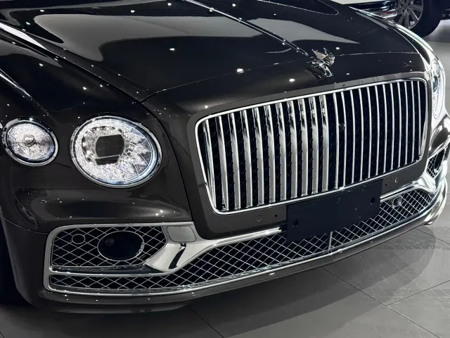 Bentley Flying Spur — Фото автомобиля 9