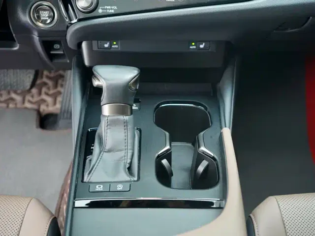 Lexus ES — Фото автомобиля 18