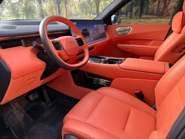Lynk & Co 900 — Фото автомобиля 6