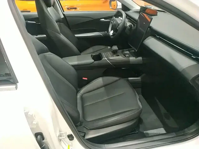 Changan Eado — Фото автомобиля 24