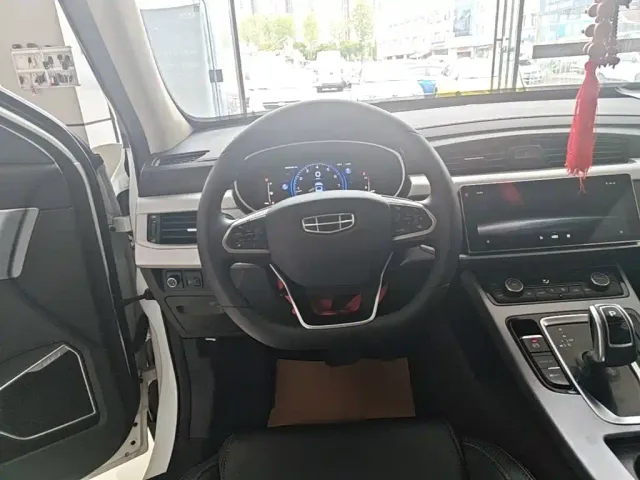 Geely Boyue — Фото автомобиля 10