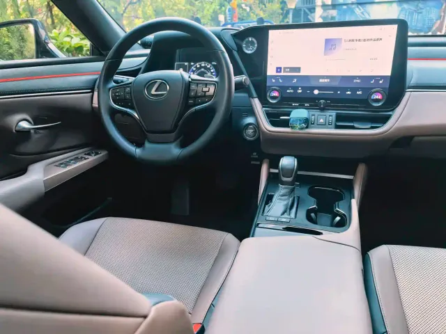 Lexus ES — Фото автомобиля 6