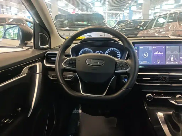 Geely Binyue — Фото автомобиля 10