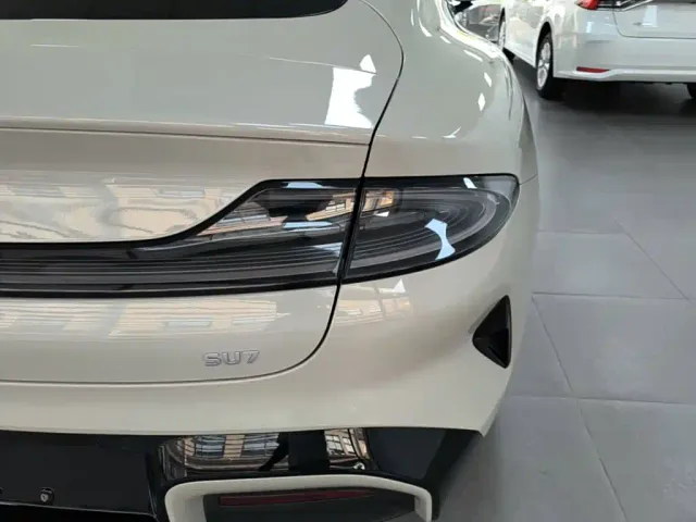 Xiaomi SU7 — Фото автомобиля 7