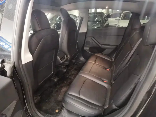 Tesla Model Y — Фото автомобиля 12