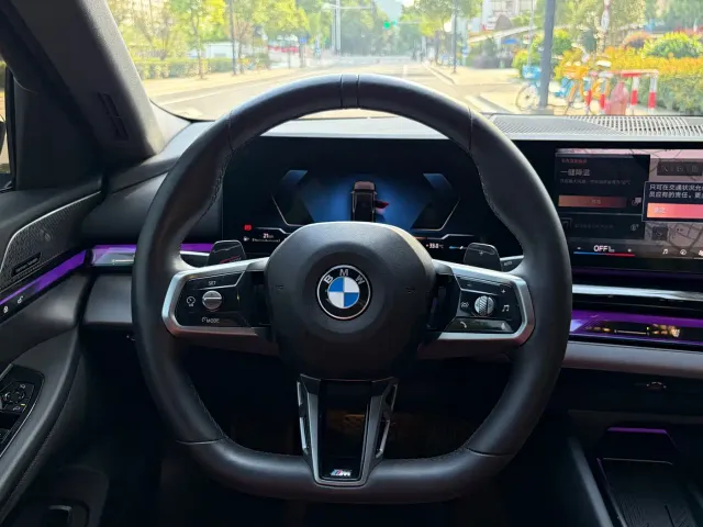 BMW 5 Series — Фото автомобиля 24