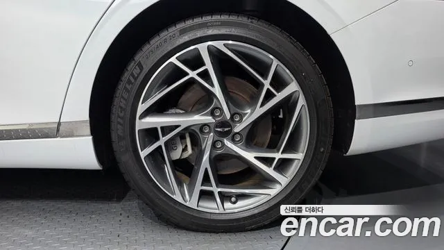 Genesis G90 Бензин 3.5 турбо AWD — Фото автомобиля 20