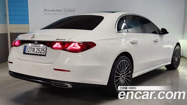 Mercedes-Benz E-Class — Фото автомобиля 2