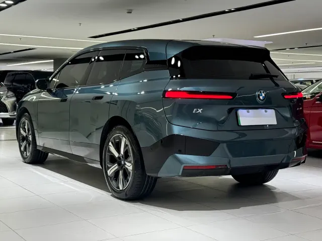 BMW iX — Фото автомобиля 6