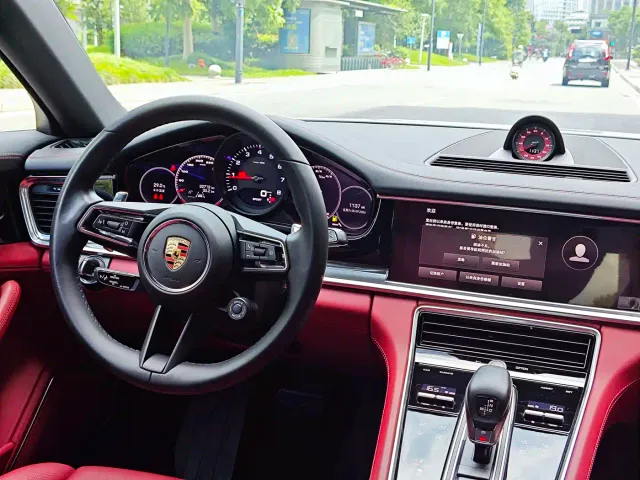 Porsche Panamera — Фото автомобиля 10