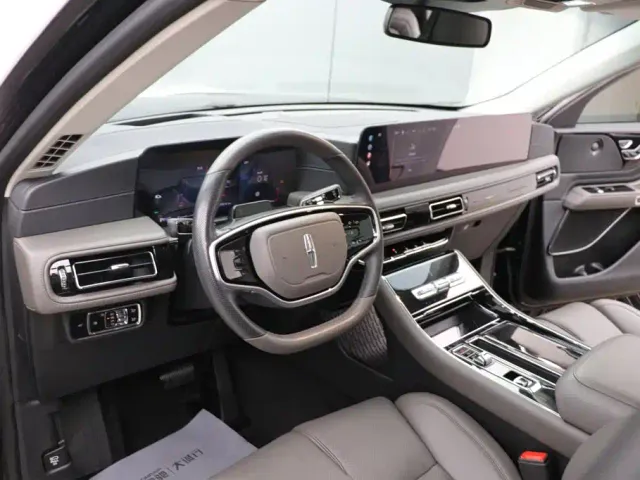 Lincoln Aviator — Фото автомобиля 12