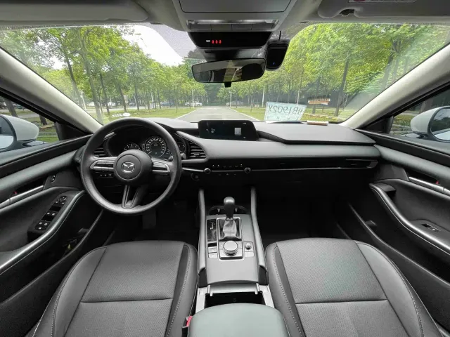 Mazda Axela — Фото автомобиля 18