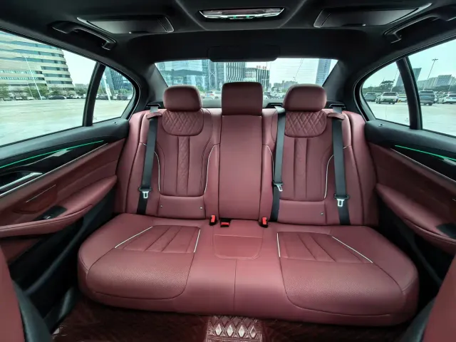 BMW 5 Series — Фото автомобиля 13
