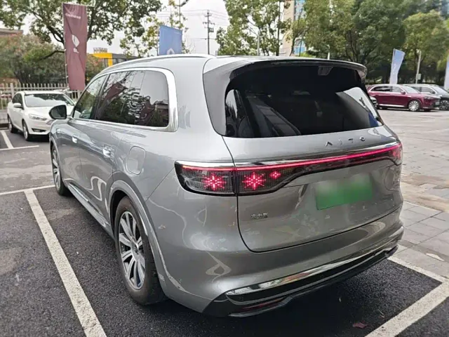Aito M8 — Фото автомобиля 4