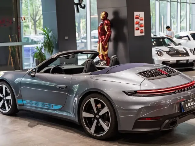 Porsche Porsche 911 2025 Carrera Cabriolet 3.0T — Фото автомобиля 3