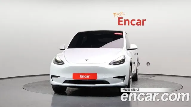 Tesla Model Y — Фото автомобиля 2