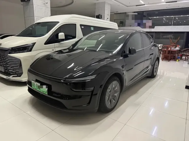Фотография автомобиля — Tesla Model Y L