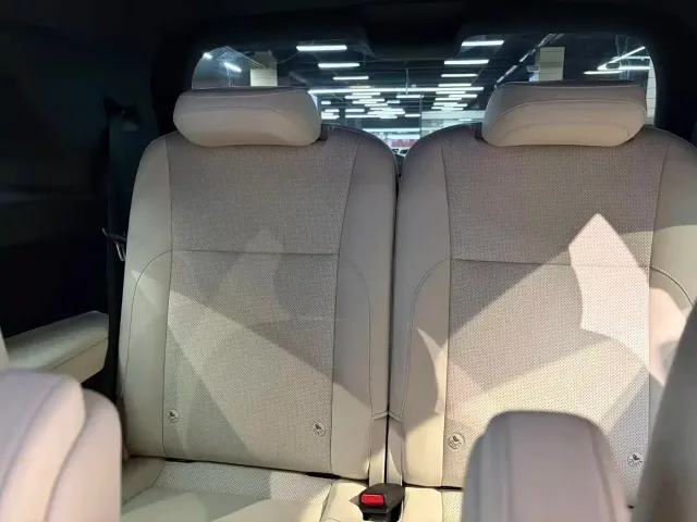 Li Auto L8 — Фото автомобиля 10