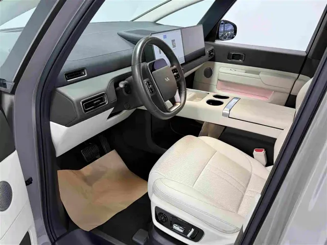 Li Auto MEGA — Фото автомобиля 4