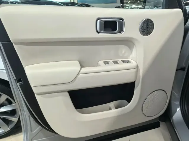 Li Auto L8 — Фото автомобиля 4