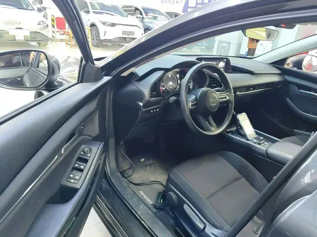 Mazda Axela — Фото автомобиля 15