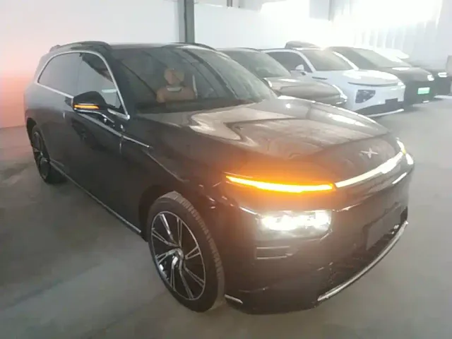 Xpeng G9 — Фото автомобиля 3